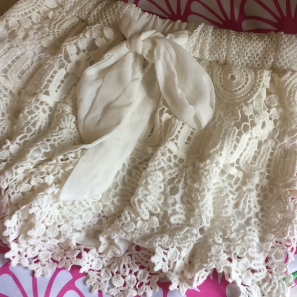 Off White Crochet Shorts - Picture 2 of 8